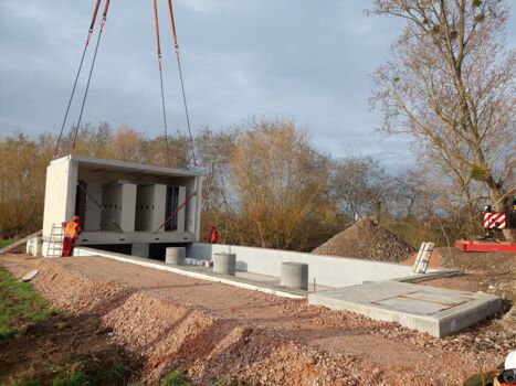 Bauarbeiten am Elektronischen Stellwerk (ESTW) der Riedbahn