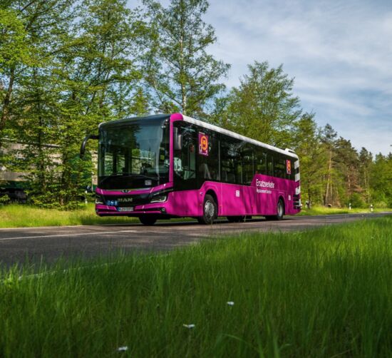 1.000 Busse am Tag ersetzen die ausfallenden Nah- und Regionalverkehrszüge. (Foto: Deutsche Bahn AG/Dominik Schleuter)