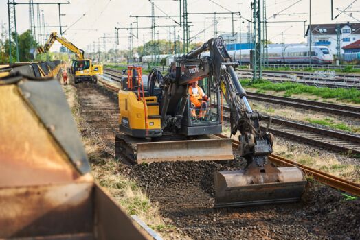 Gleisbauarbeiten auf der Riedbahn bei Riedstadt–Goddelau