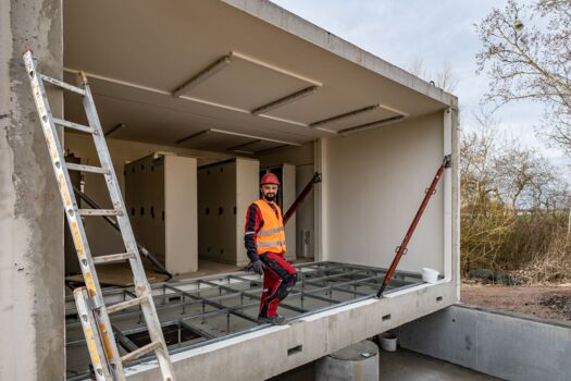 Bauarbeiten am Elektronischen Stellwerk (ESTW) der Riedbahn