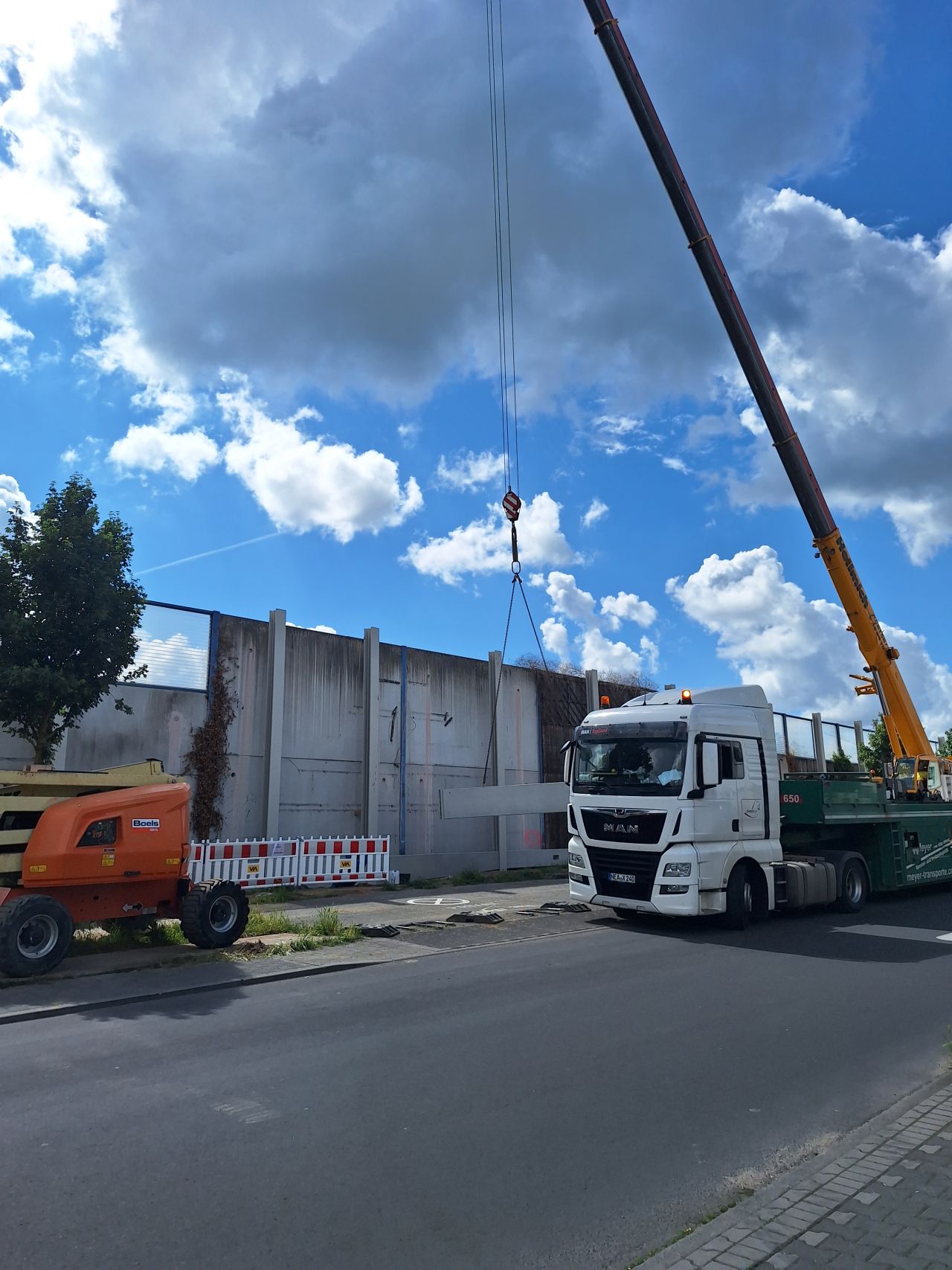 Bau der neuen Lärmschutzwand in Walldorf